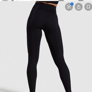BLACK GYMSHARK LEGGINGS !!